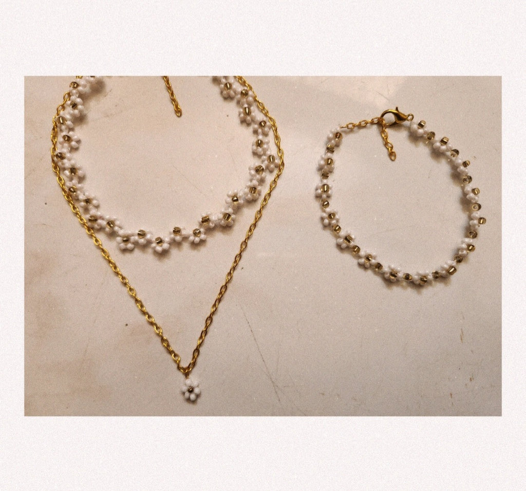 White Daisy Bracelet
