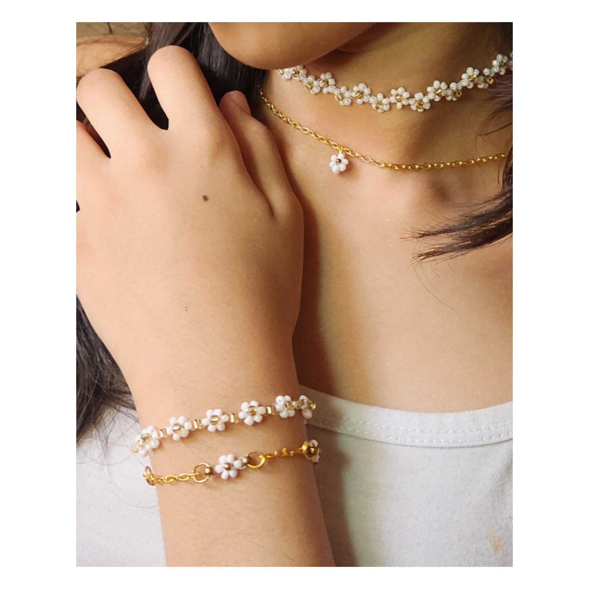 White Daisy Necklace